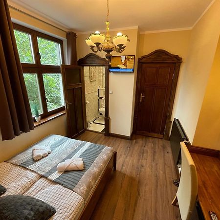 Dworek Oliwski Bed & Breakfast Gdansk Dış mekan fotoğraf