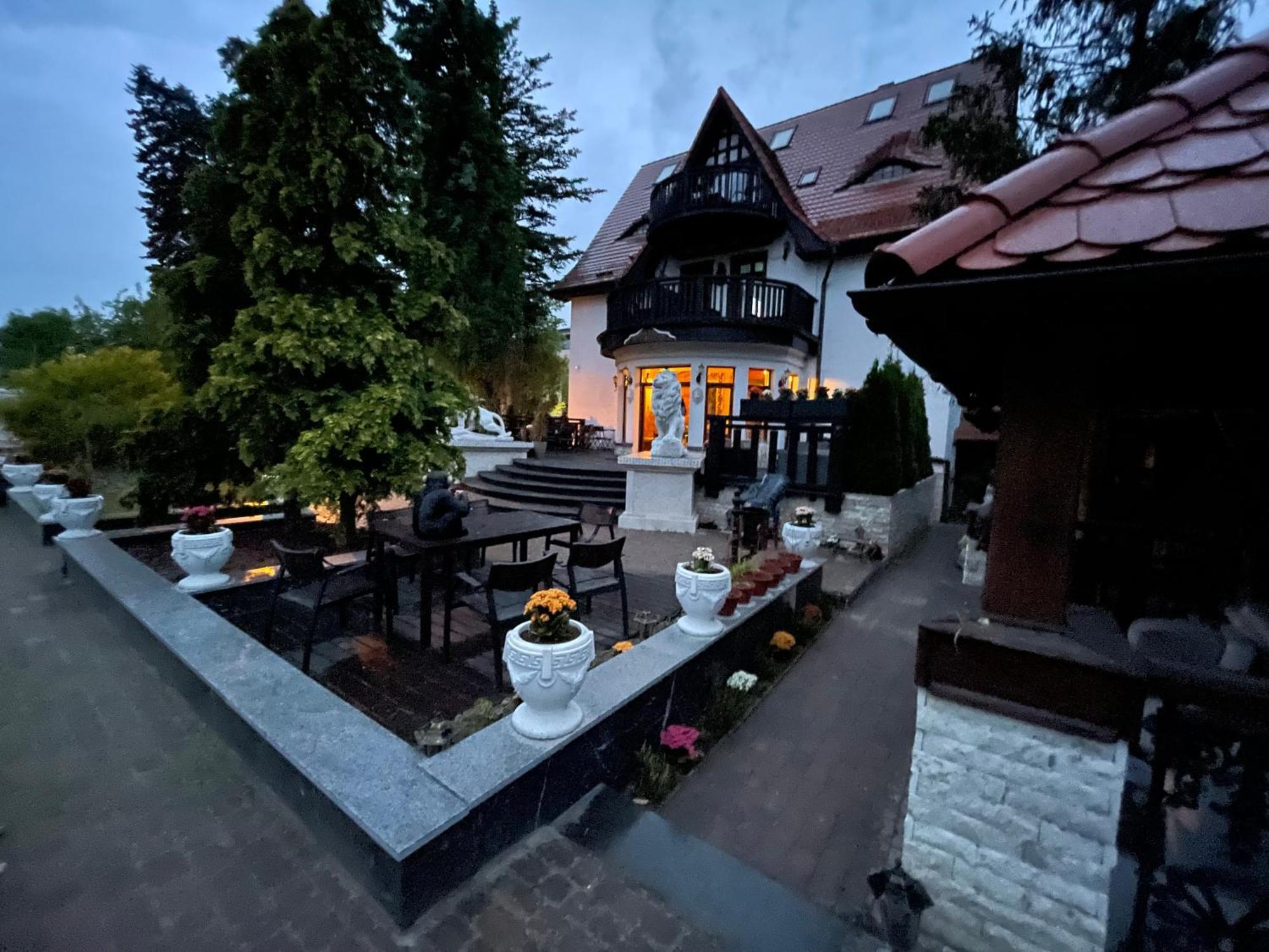 Dworek Oliwski Bed & Breakfast Gdansk Dış mekan fotoğraf
